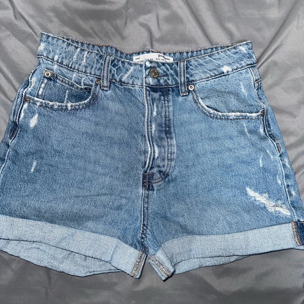 Stradivarius shorts size 6